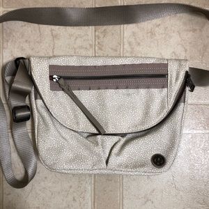 Lululemon festival bag